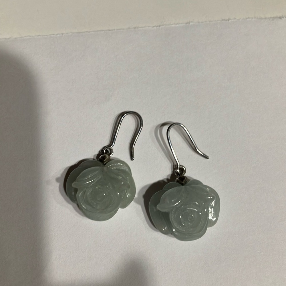 Jadeite flower dangle earrings